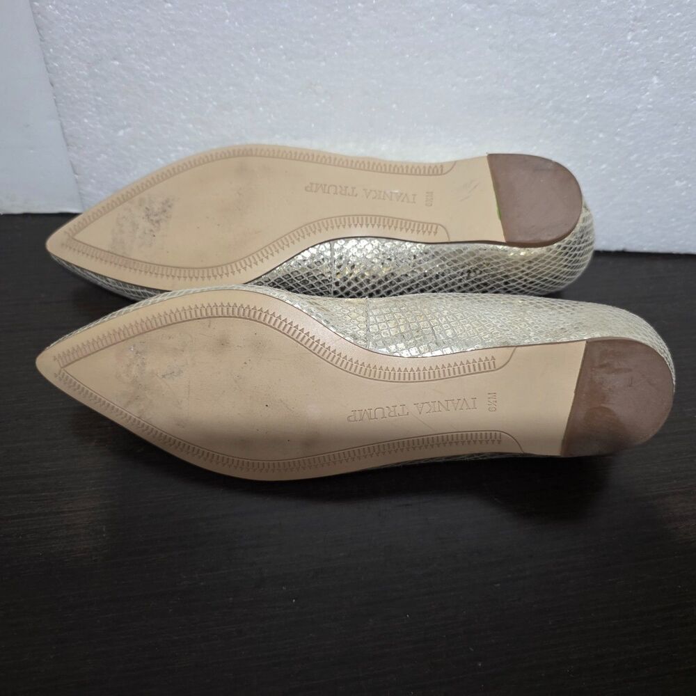 Ivanka Trump Itchic Leather Pointed Toe Low Wedge Flats Snakeskin 6.5M - Picture 13 of 16